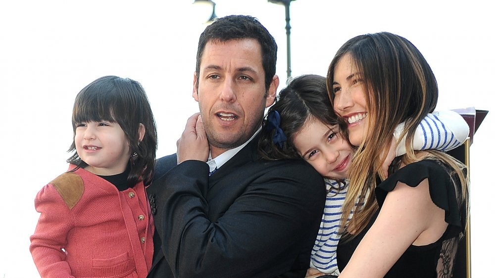 Adam Sandler y su esposa e hijas