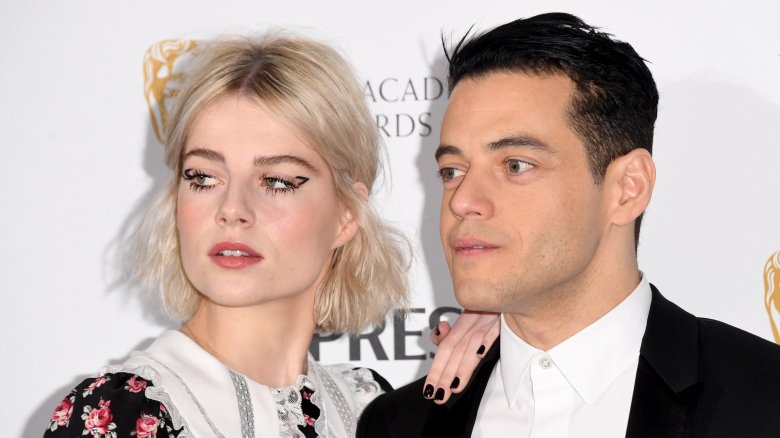 Lucy Boynton y Rami Malek