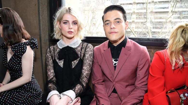 Lucy Boynton y Rami Malek