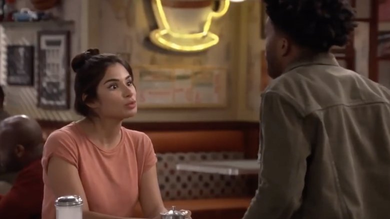 Diane Guerrero y Jermaine Fowler en Superior Donuts