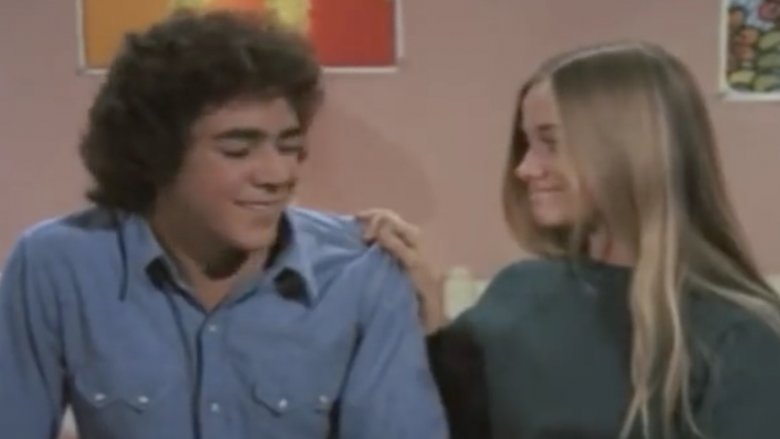 Barry Williams y Maureen McCormick en The Brady Bunch