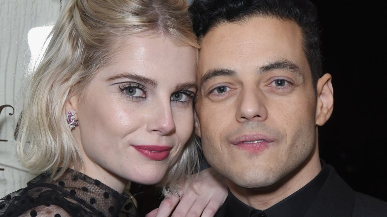 Lucy Boynton y Rami Malek