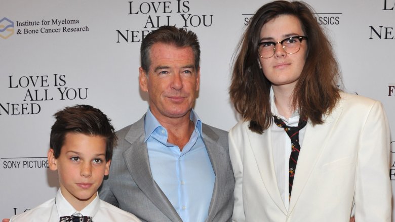 Dylan, Pierce y Paris Brosnan