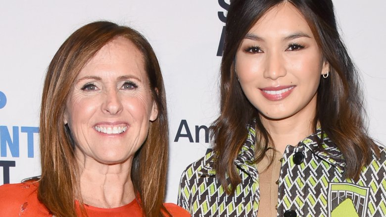 Gemma Chan y Molly Shannon