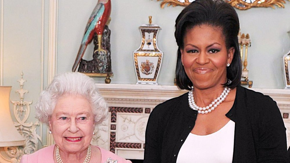 Barack Obama, la reina Isabel y Michelle Obama