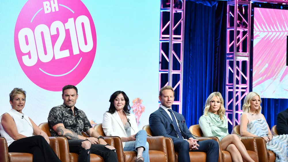 Gabrielle Carteris, Brian Austin Green, Shannen Doherty, Ian Ziering, Jennie Garth, Tori Spelling of BH 90210 