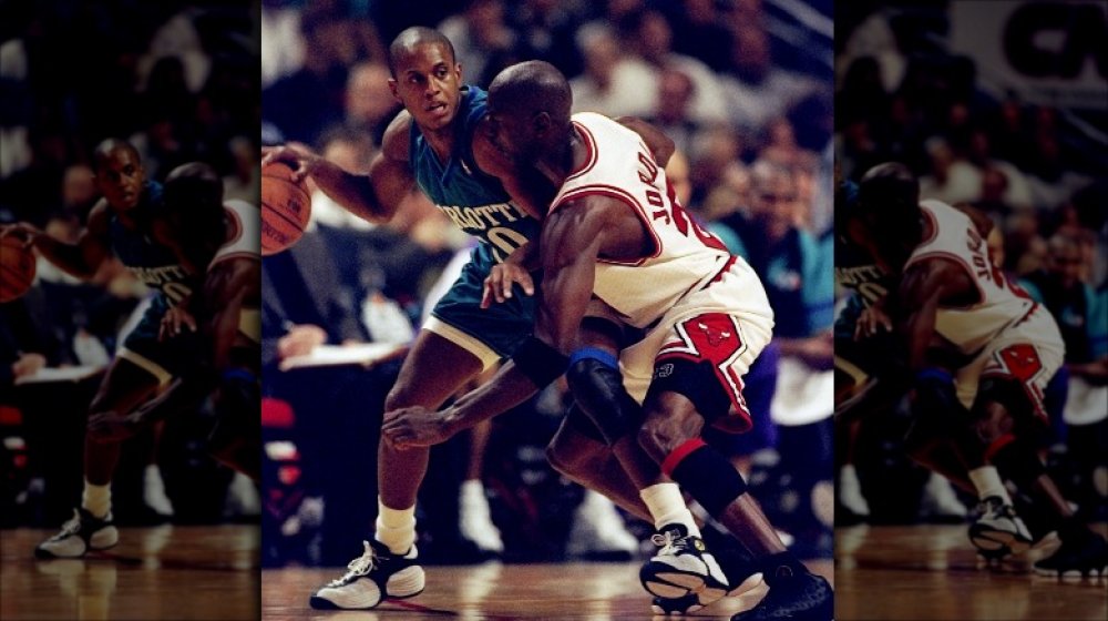 B.J. Armstrong y Michael Jordan