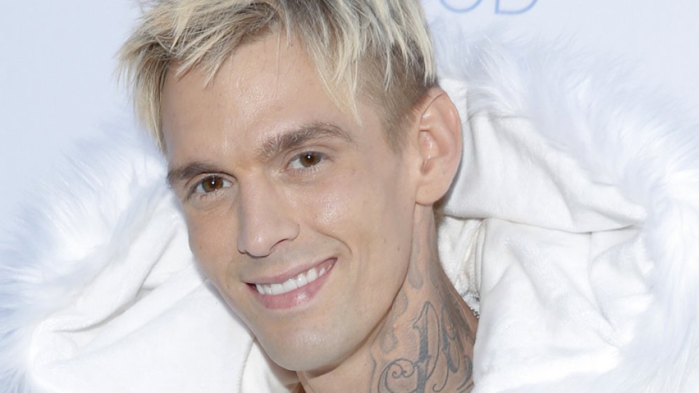 El cantante / compositor Aaron Carter asiste a los Angel Awards 2017 de Project Angel Food