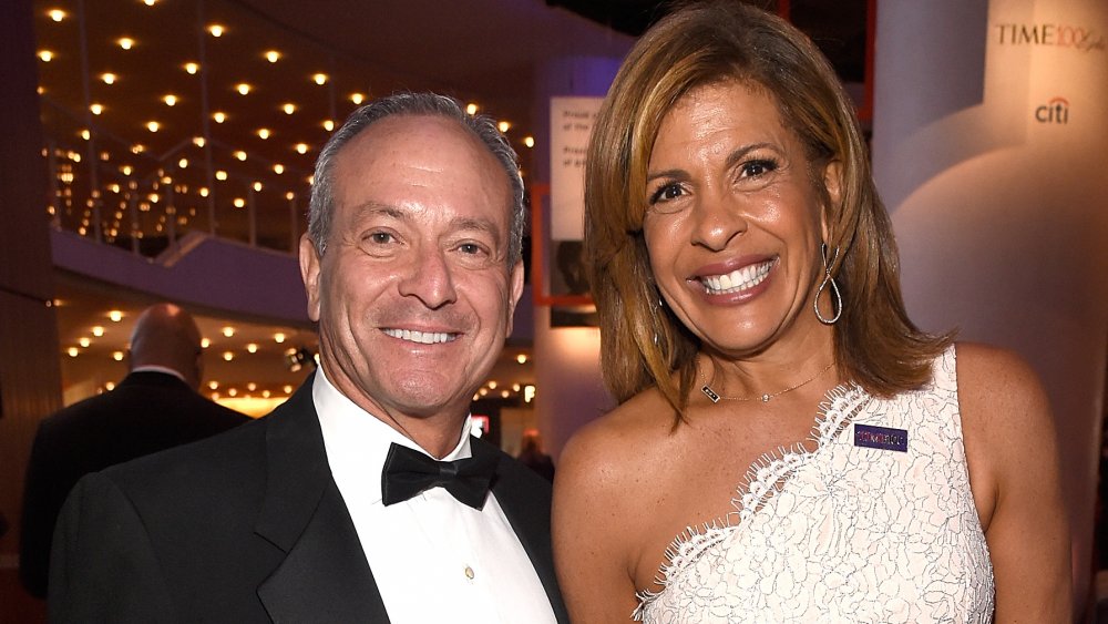 Joel Schiffman y Hoda Kotb posando en la Gala Time 100 2018