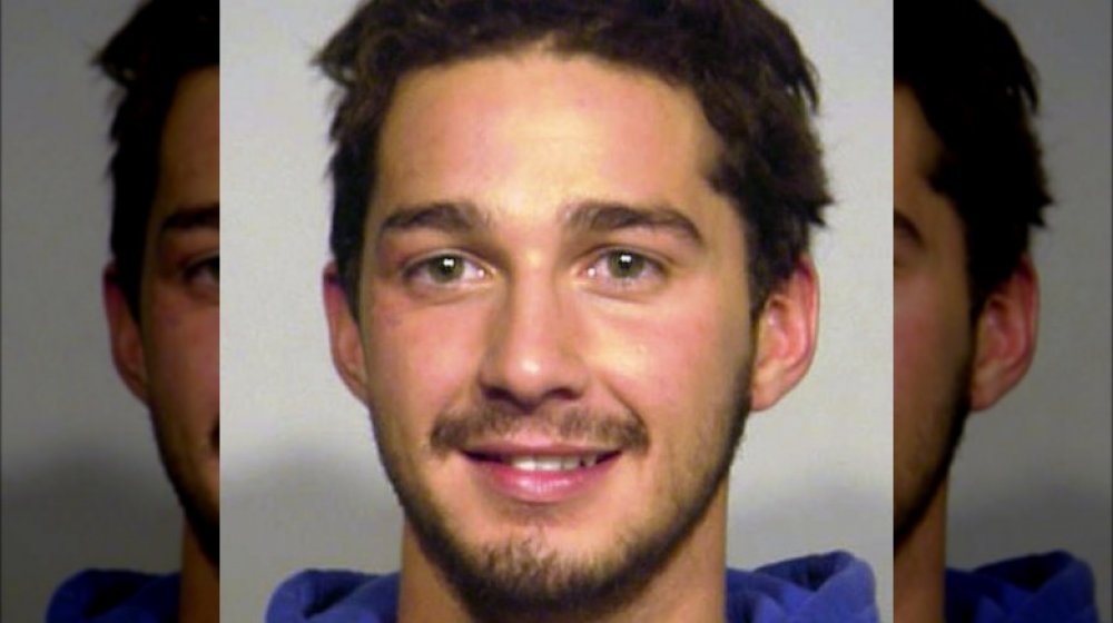 Foto policial de Shia LaBeouf en 2007 por arresto criminal