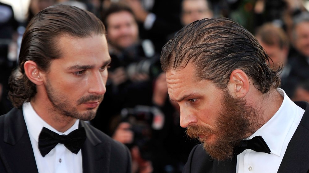 Shia LaBeouf y Tom Hardy en la alfombra roja en el estreno de Lawless 