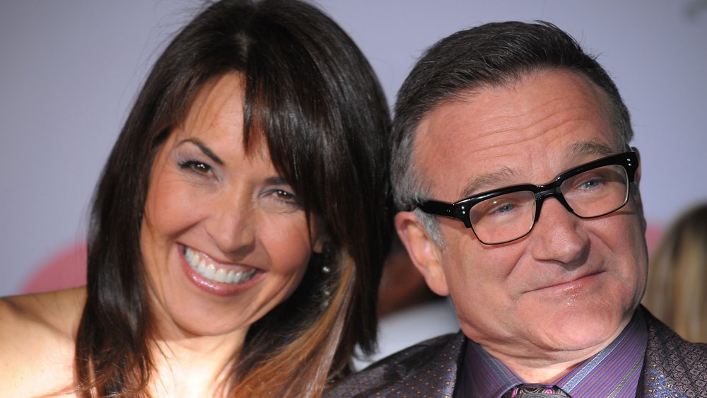 Susan Schneider Williams y Robin Williams en el estreno de Old Dogs 