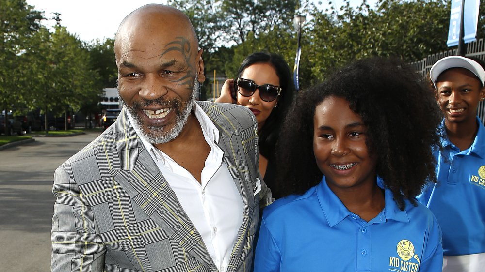 Milan Tyson y Milan Tyson en la alfombra azul de la gala inaugural de la USTA