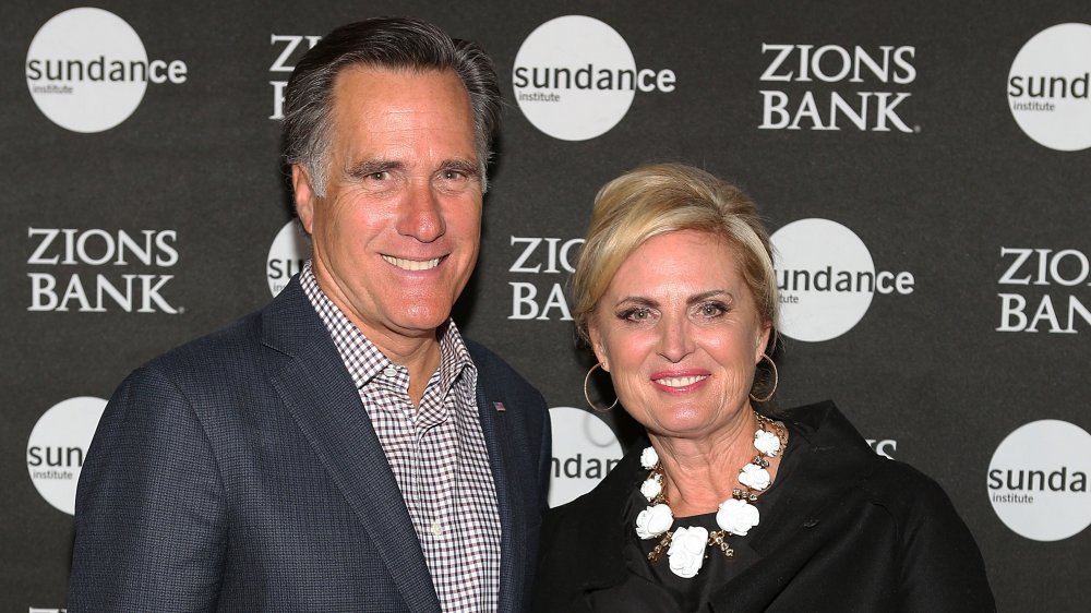 Mitt Romney y Ann Romney sonriendo en un evento del Instituto Sundance