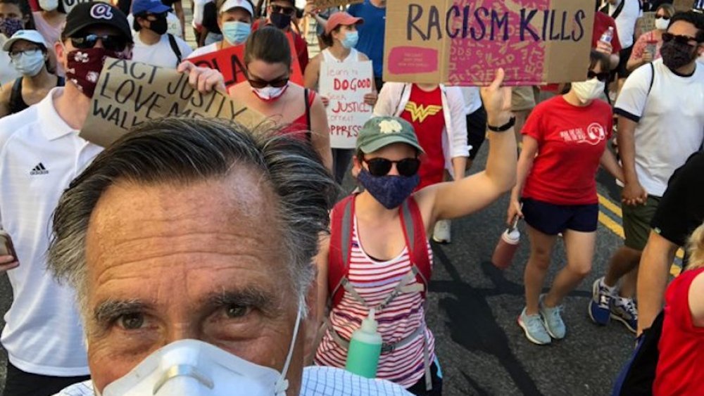 La selfie de Mitt Romney de una protesta de Black Lives Matter 