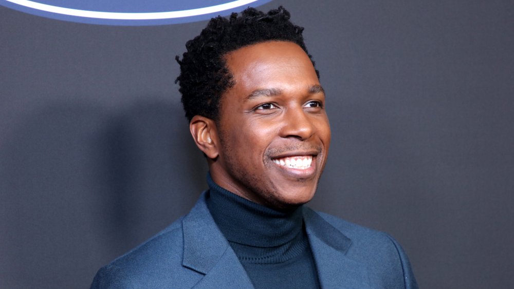   Leslie Odom Jr. asiste a la 51a edición de los NAACP Image Awards, presentados por BET, en el Auditorio Cívico de Pasadena