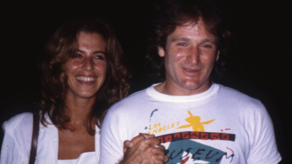 Valerie Velardi y Robin Williams tomados de la mano