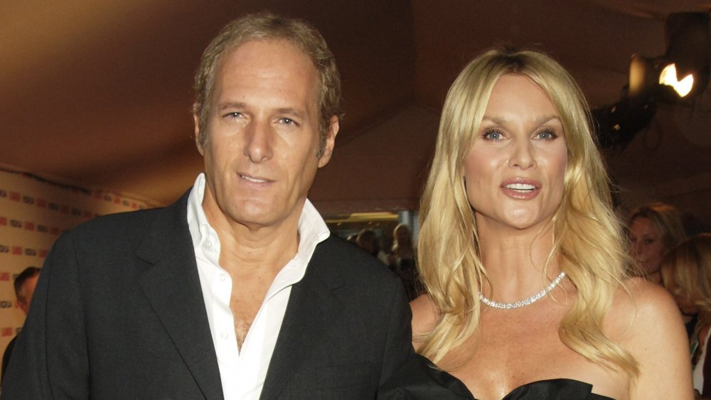 Michael Bolton y Nicolette Sheridan llegan a los Premios Glamour Mujeres del Año (Reino Unido)