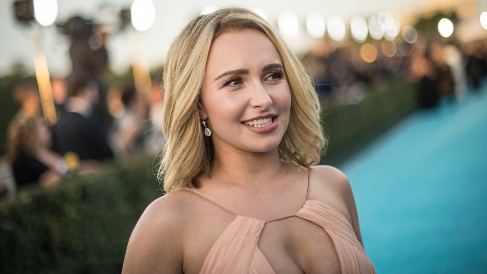 Hayden Panettiere sonriendo en un estreno