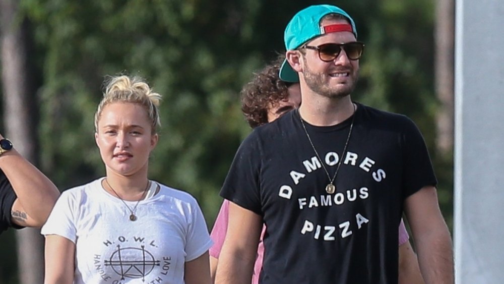 Hayden Panettiere y Brian Hickerson caminando