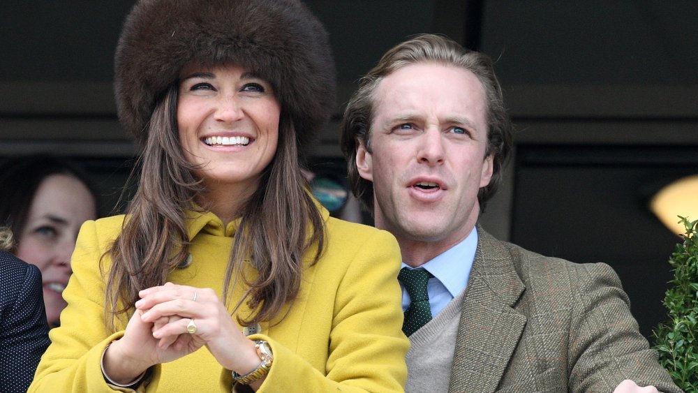 Pippa Middleton y Thomas Kingston riendo y charlando