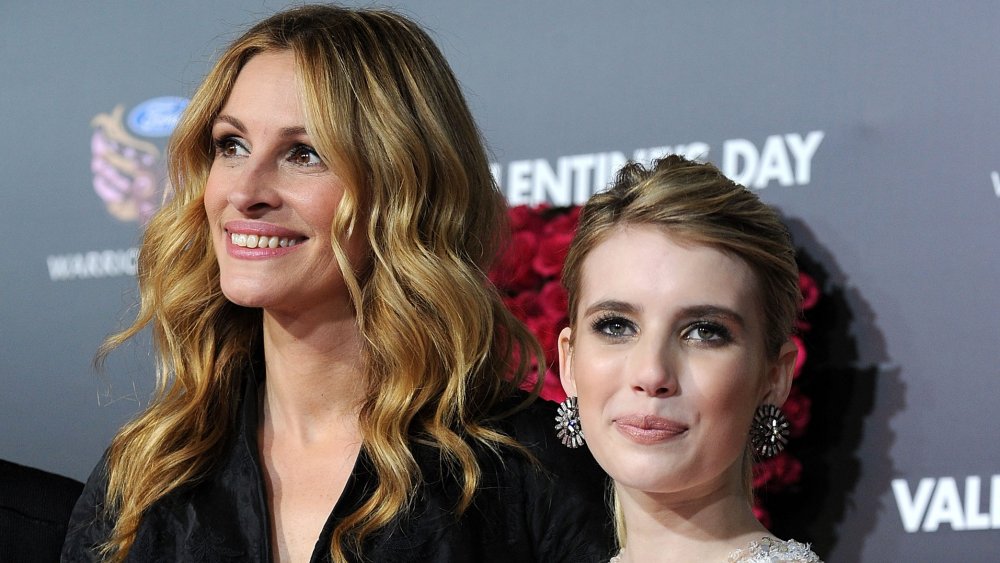 Julia Roberts y Emma Roberts posando juntas en la alfombra roja