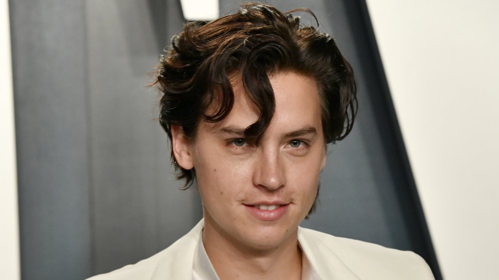 Cole Sprouse en la Vanity Fair Oscar Party 2020