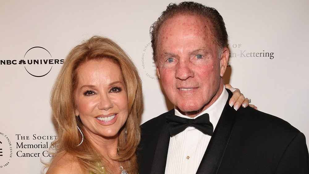 Kathie lee gifford, frank gifford en el segundo baile anual de primavera de la sociedad de memorial sloan kettering 