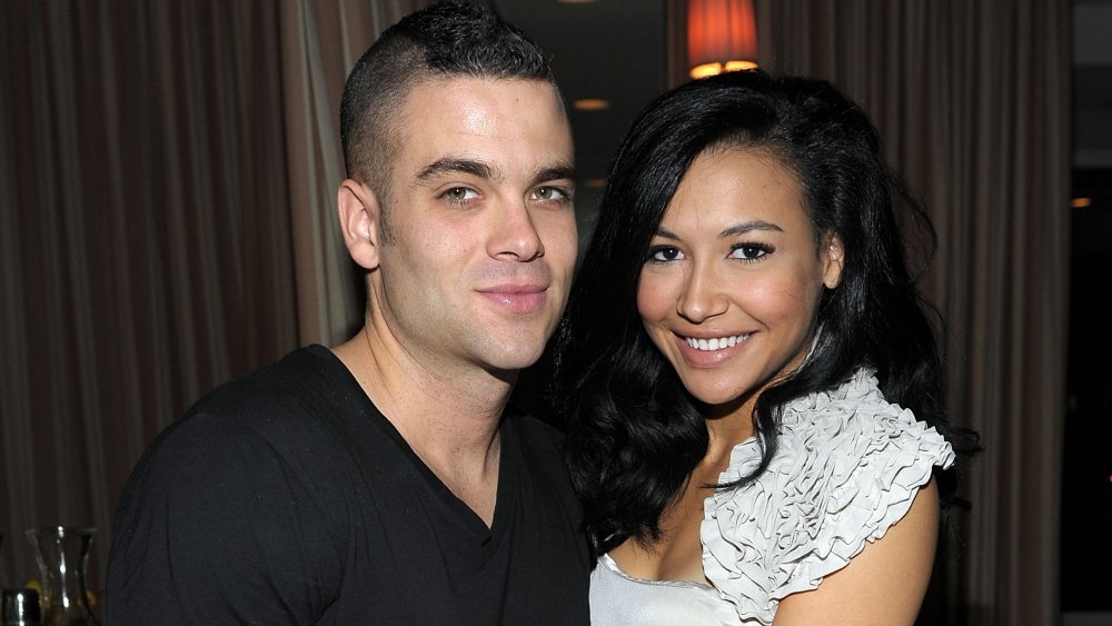 El actor Mark Salling (izq.) Y la actriz Naya Rivera asisten a la celebración de las nominaciones al Globo de Oro de Glee con InStyle y 20th Century Fox