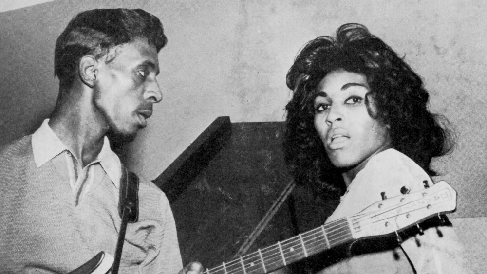 Ike y Tina Turner en el estudio de grabación.