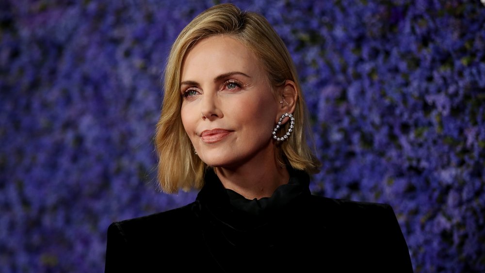 Charlize Theron en la gala inaugural de la aldea Pallisades de Caruso 