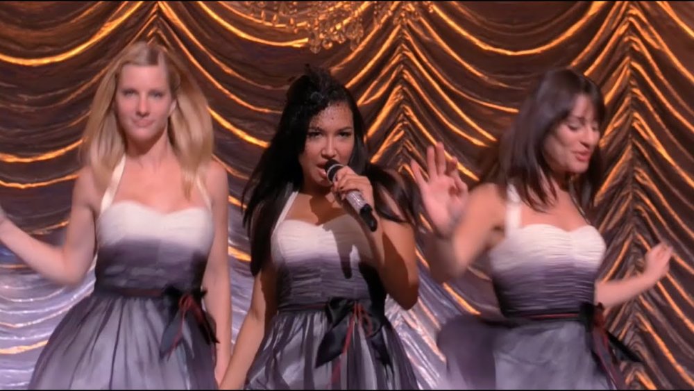 Heather Morris, Naya Rivera, Lea Michele interpretando "Valerie" en Glee