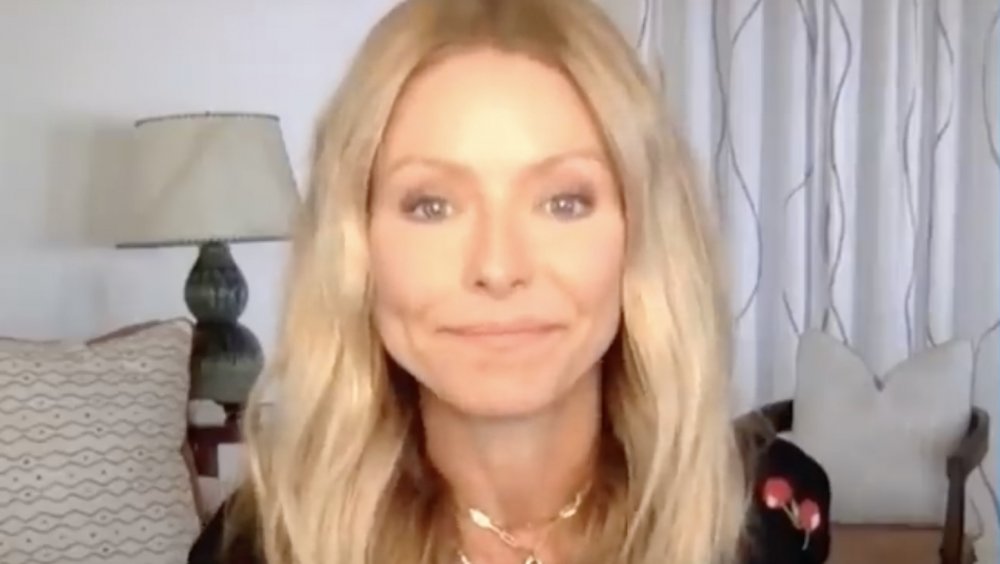 Kelly Ripa en cuarentena en casa