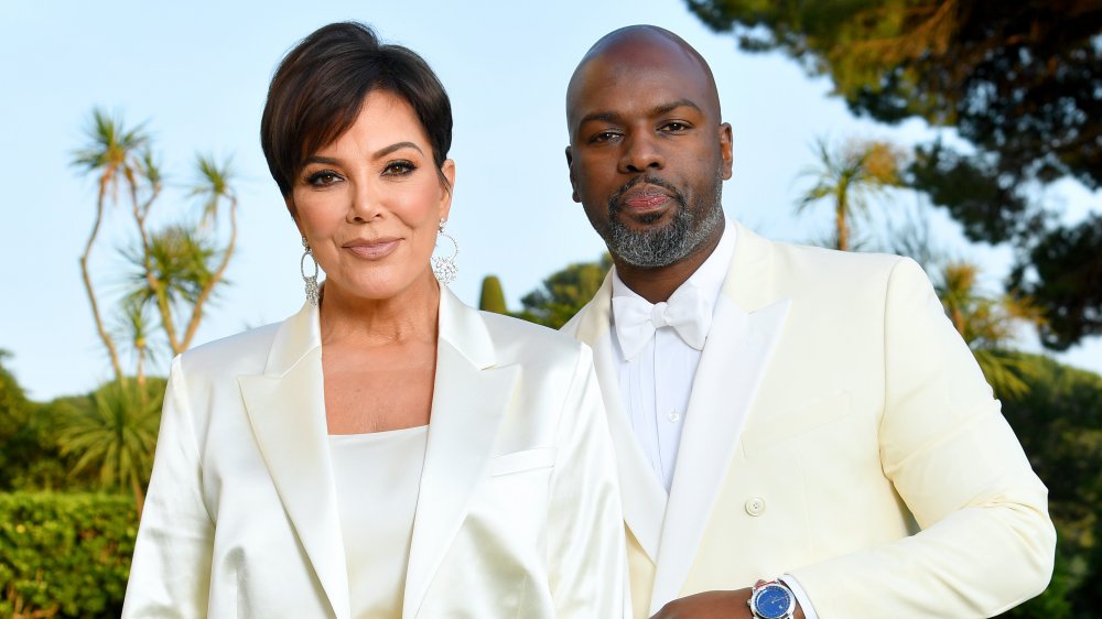 Kris Jenner y Corey Gamble en la amfAR Cannes Gala 2019