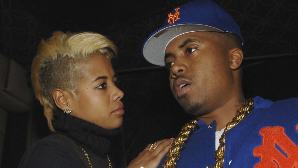 Kelis y Nas mirándose, no muy felices