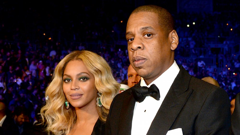 Beyoncé con cabello rubio, junto a Jay Z