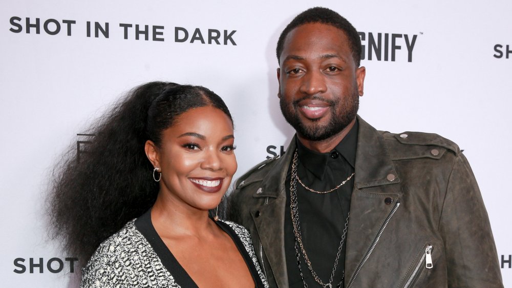 Gabrielle Union y Dwyane Wade de pie sobre la alfombra roja