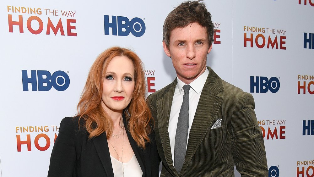 JK Rowling y Eddie Redmayne juntos en la alfombra roja 