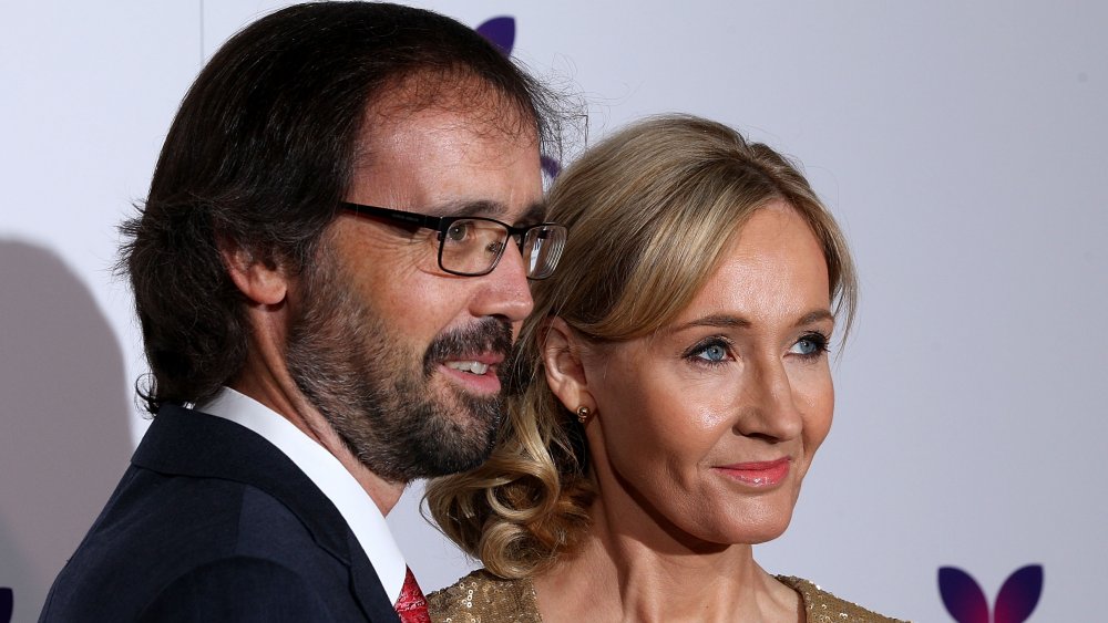 J.K. Rowling con su esposo el Dr. Neil Murray en el evento de recaudación de fondos Lumos organizado por J.K. Rowling