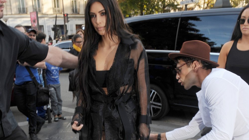 Kim Kardashian y Vitalii Sediuk en la Semana de la Moda de París en 2016