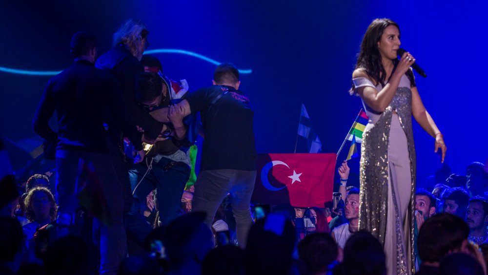 Vitalli Sediuk y Jamala en el escenario del Festival de Eurovisión 2017