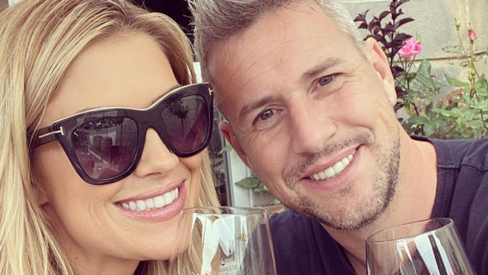 Christina Anstead y Ant Anstead posando para una selfie en Instagram