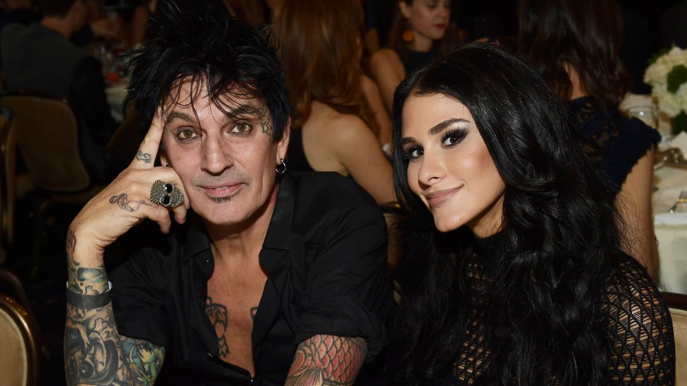 Tommy Lee y Brittany Furlan en los Streamy Awards 2017