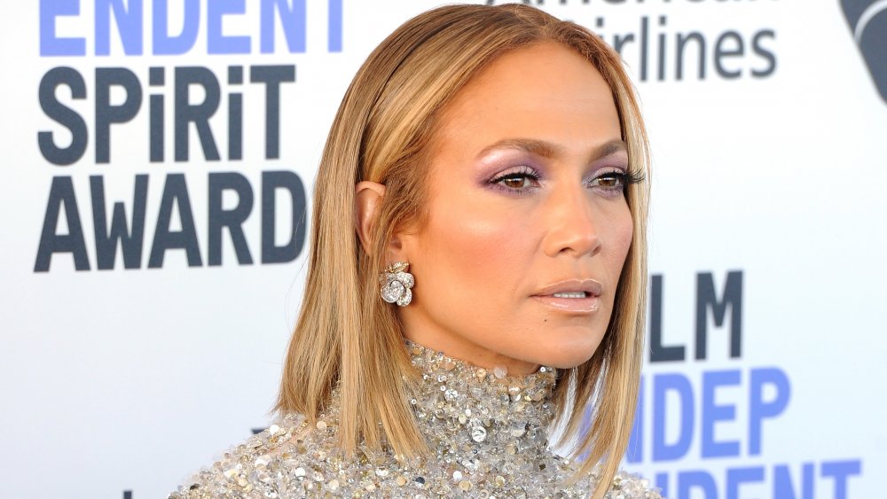 Jennifer Lopez llega para los Premios 2020 Film Independent Spirit