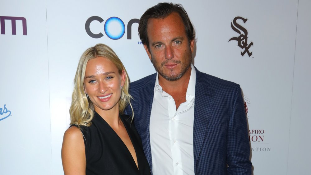 Will Arnett y Alessandra Brawn en la Gala Espectacular de Verano de la Fundación Brent Shapiro para la Prevención de Drogas