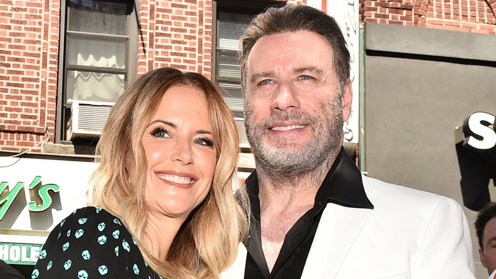 Kelly Preston y John Travolta asisten a la ceremonia en honor a John Travolta por su trabajo en televisión y cine, en previsión del lanzamiento de la película "Gotti"