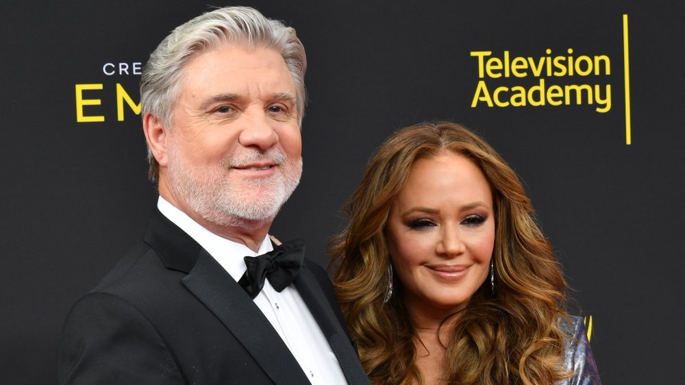 Mike Rinder y Leah Remini en los Creative Arts Emmy Awards 2019 