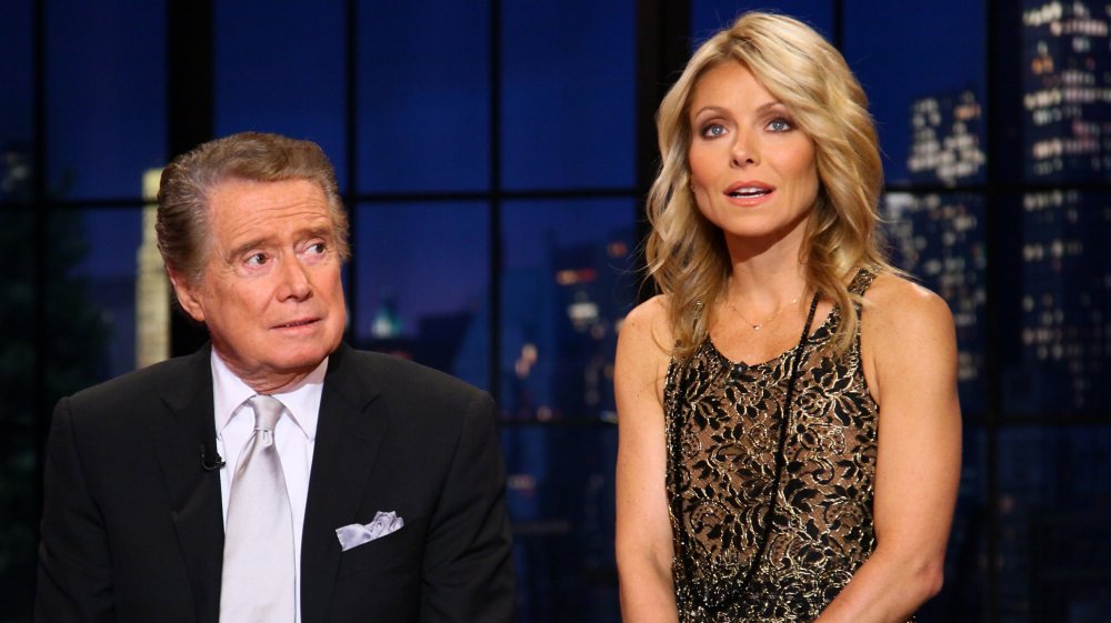 Regis Philbin y Kelly Ripa son los anfitriones del último episodio de Live de Philbin