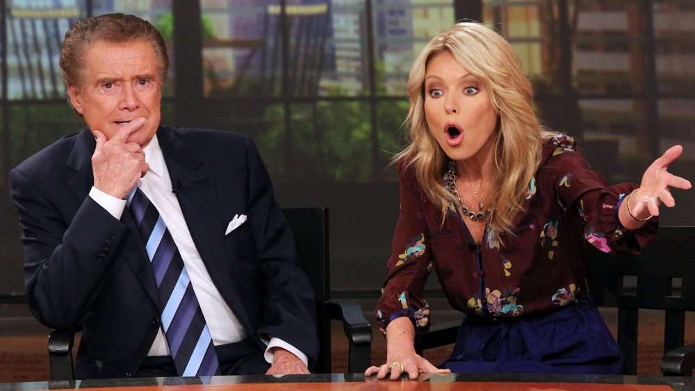 Regis Philbin y Kelly Ripa en un episodio de Live! con Regis y Kelly