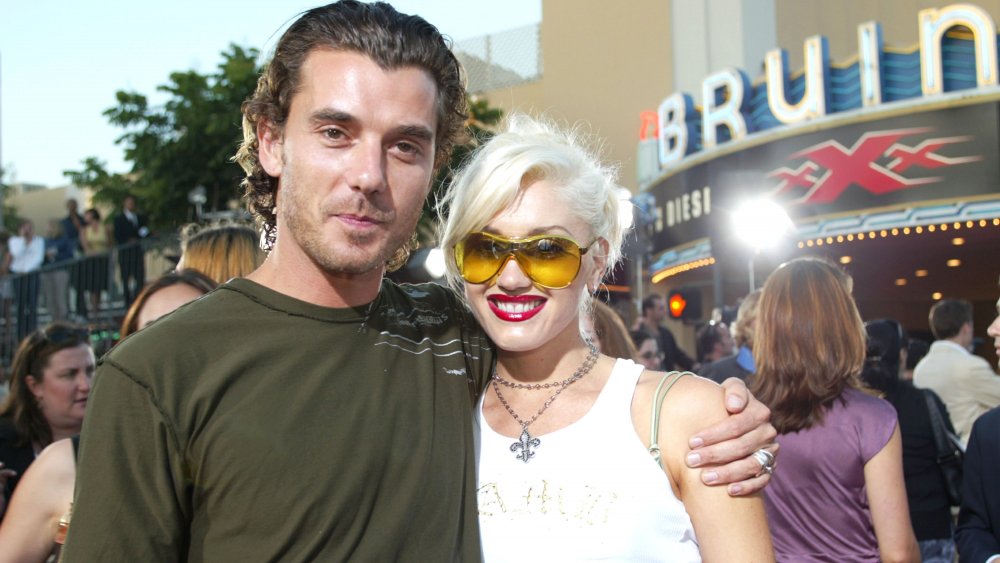 Gavin Rossdale y Gwen Stefani, ambos vestidos casualmente, asistieron al estreno de una película el año en que se casaron.